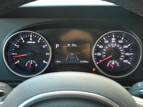 Used 2024 Kia Carnival LX FWD image 43