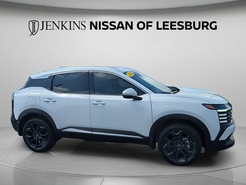 Certified 2025 Nissan Kicks SR FWD image 2