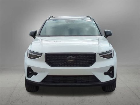 New 2026 Volvo XC40 B5 Ultra w/ Protection Package Premier image 9