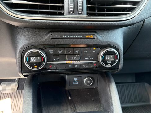 Used 2021 Ford Escape SEL w/ Technology Package AWD/4WD image 16