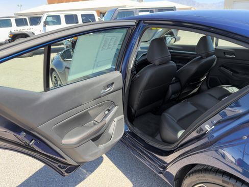 Used 2023 Nissan Altima 2.5 SR FWD image 12