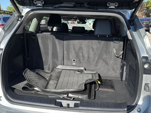 Used 2023 Toyota Highlander XLE image 31