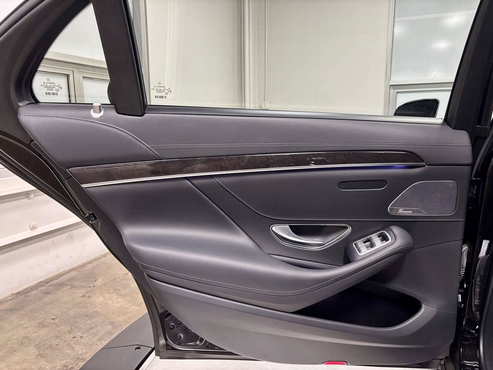 Used 2017 Mercedes-Benz S 550 Sedan image 20