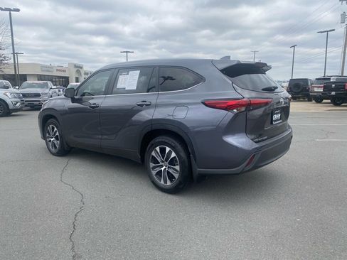 Used 2023 Toyota Highlander XLE image 5