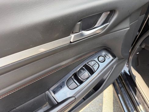 Used 2023 Nissan Altima 2.5 SR w/ SR Premium Package FWD image 13