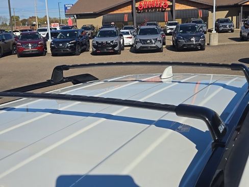 Used 2022 Nissan Pathfinder SV w/ SV Black Package image 41