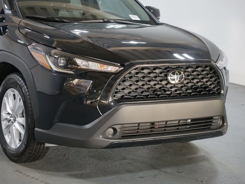 Certified 2025 Toyota Corolla Cross LE image 4