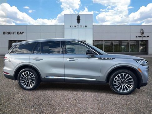 Used 2023 Lincoln Aviator AWD w/ Premium Package image 5