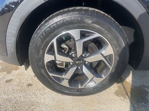 Used 2022 Kia Sportage LX image 9