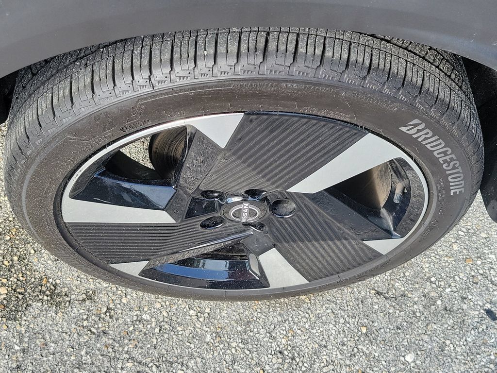 Certified 2025 Nissan Kicks SR FWD image 10