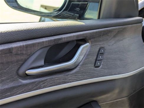 Used 2024 Jeep Grand Cherokee L Limited w/ Luxury Tech Group II image 17