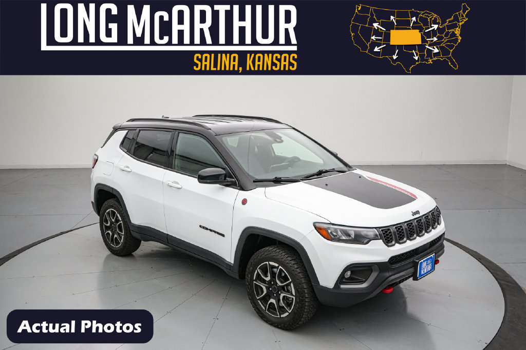 Used 2025 Jeep Compass Trailhawk AWD/4WD image 1