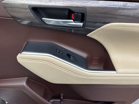 Used 2020 Toyota Highlander Limited image 42