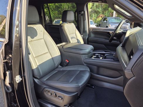 Used 2025 Chevrolet Suburban LT AWD/4WD image 22