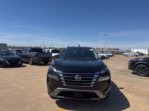 Certified 2026 Nissan Rogue SL image 3