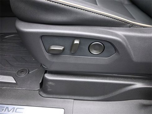 New 2026 GMC Yukon Elevation image 9