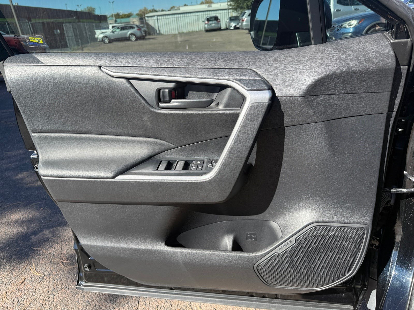 Used 2022 Toyota RAV4 LE AWD/4WD image 13