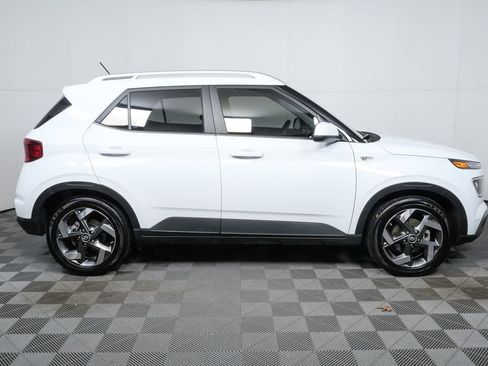 Used 2023 Hyundai Venue SEL image 2