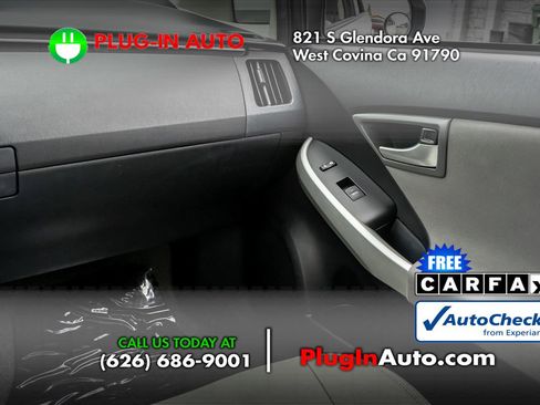 Used 2015 Toyota Prius Three w/ Solar Roof Package FWD image 16