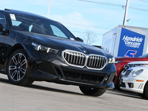 Used 2026 BMW 530i w/ M Sport Package RWD image 3