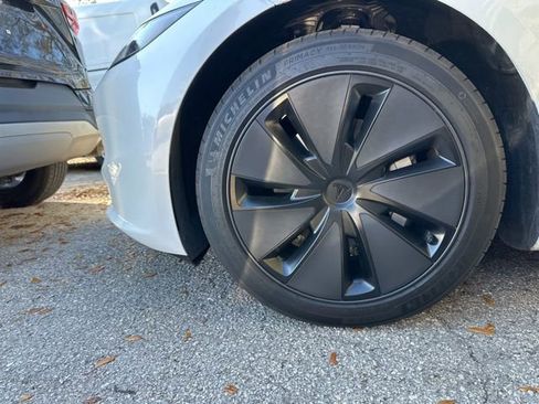 Used 2024 Tesla Model 3 Standard Range image 5