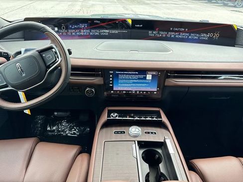 New 2025 Lincoln Navigator L Reserve AWD/4WD image 18