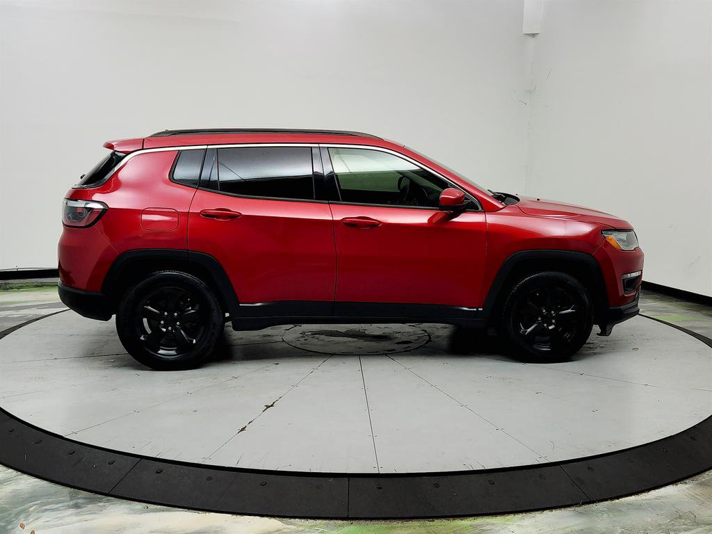 Used 2018 Jeep Compass Latitude FWD image 4