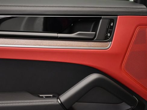 Certified 2026 Porsche Cayenne E-Hybrid AWD/4WD image 45