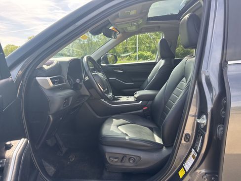 Used 2023 Toyota Highlander XLE FWD image 21