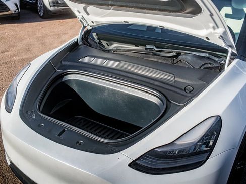 Used 2020 Tesla Model Y Long Range image 38