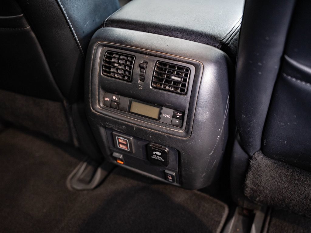 Used 2018 Nissan Pathfinder SL FWD image 43