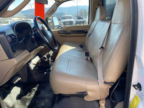 Used 2005 Ford F350 165 W.B. 2D image 10