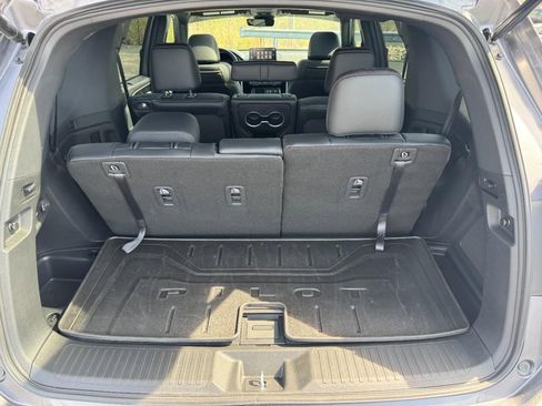 Certified 2025 Honda Pilot Black Edition image 4
