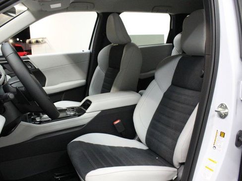 New 2025 Mitsubishi Outlander SE image 7