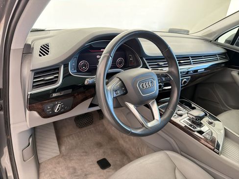 Used 2017 Audi Q7 3.0T Premium Plus w/ Premium Plus Package AWD/4WD image 4