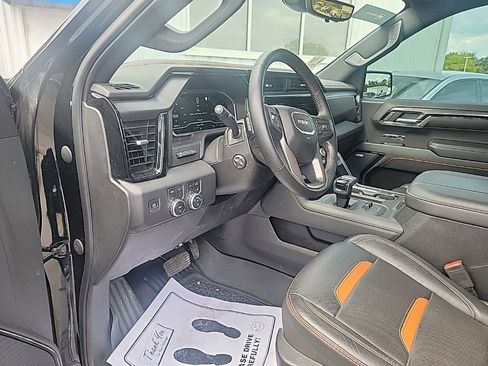 Used 2023 GMC Sierra 1500 AT4 w/ Technology Package AWD/4WD image 8