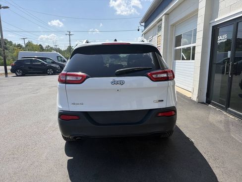 Used 2016 Jeep Cherokee Latitude AWD/4WD image 6