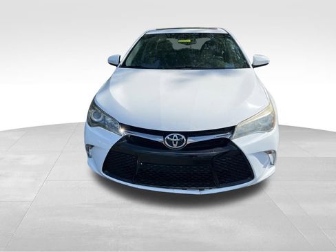 Used 2017 Toyota Camry SE w/ Moonroof Package image 3