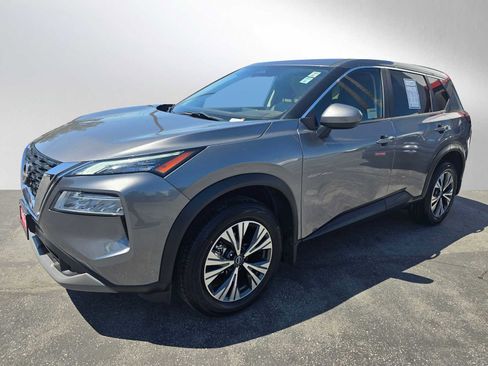 Used 2023 Nissan Rogue SV image 3