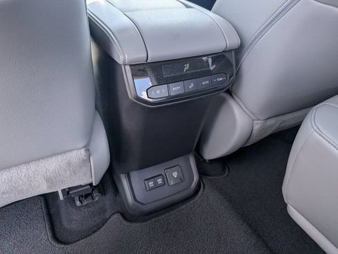 Used 2021 Toyota Highlander Limited FWD image 27