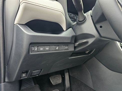 Used 2025 Toyota RAV4 XLE image 21