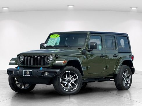 Used 2024 Jeep Wrangler Unlimited AWD/4WD image 2