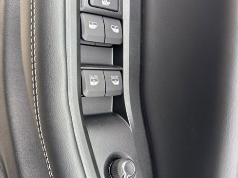 New 2026 Jeep Grand Cherokee Altitude image 9