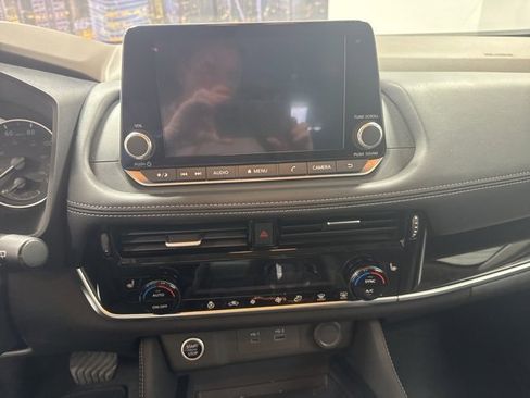 Used 2023 Nissan Rogue SL image 14