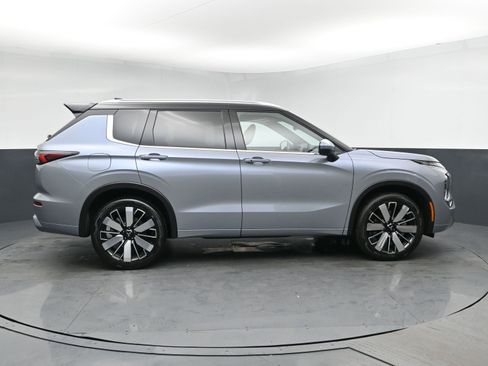 New 2026 Mitsubishi Outlander AWD image 3
