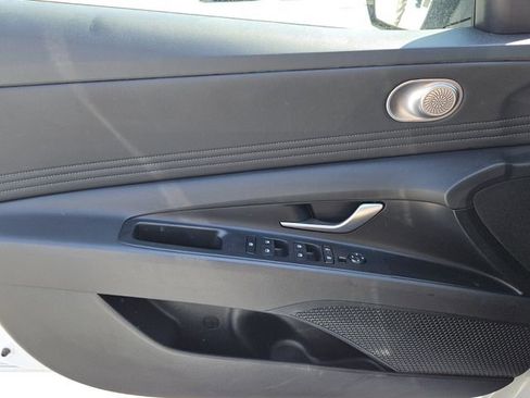 Used 2025 Hyundai Elantra SEL FWD image 26