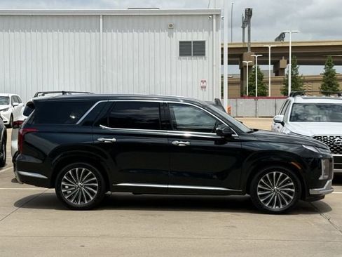 Used 2023 Hyundai Palisade Calligraphy w/ Cargo Package AWD/4WD image 3
