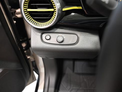 New 2026 Chevrolet Trax ACTIV w/ Sunroof Package FWD image 25