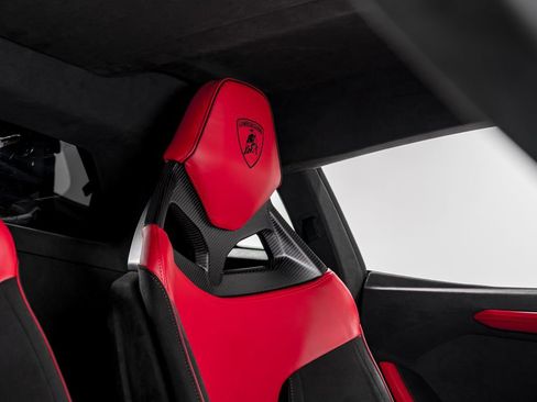 Used 2025 Lamborghini Revuelto image 34