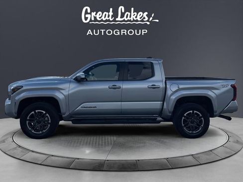 Used 2025 Toyota Tacoma TRD Sport image 2